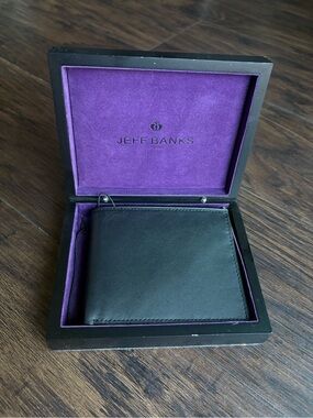 NWOT Jeff Banks Black Leather Tri Fold Wallet With ID Holder